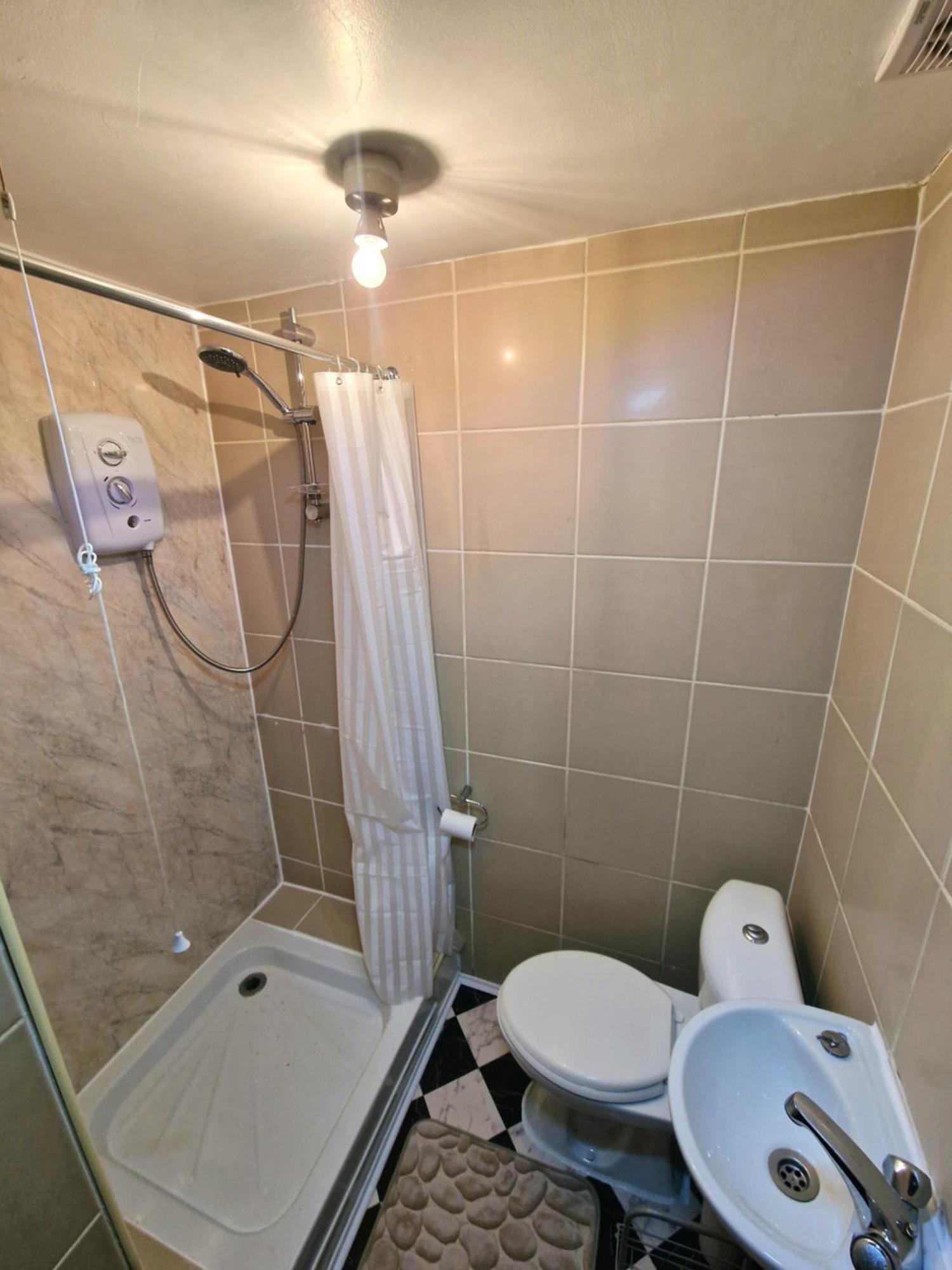 Private Courtyard Apartment In Bradford With Parking Shipley  Zewnętrze zdjęcie