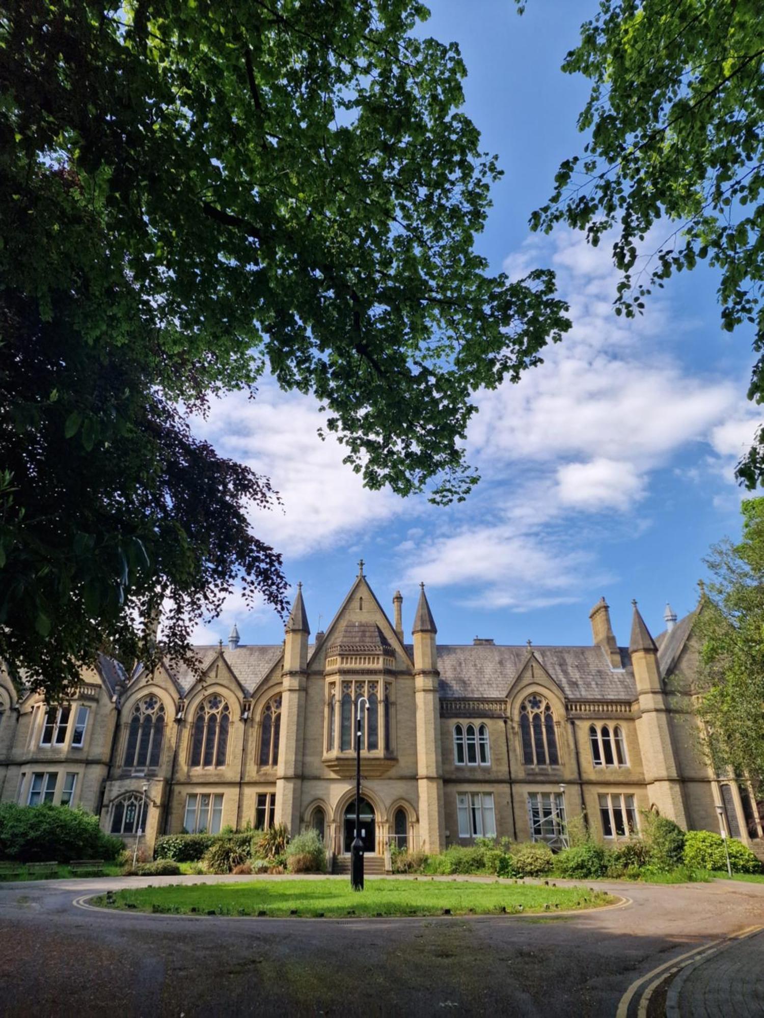 Private Courtyard Apartment In Bradford With Parking Shipley  Zewnętrze zdjęcie